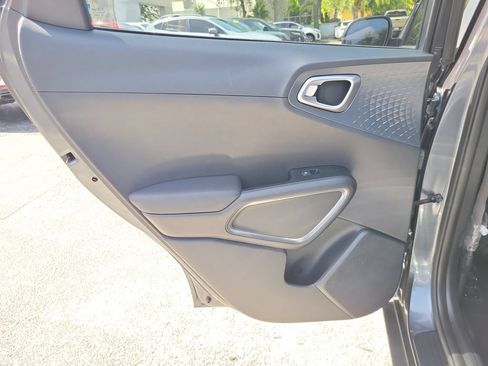 Used 2020 Kia Soul S FWD image 11