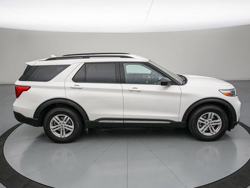 Certified 2024 Ford Explorer XLT w/ Equipment Group 202A AWD/4WD image 4