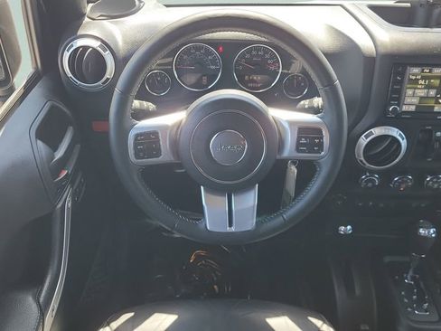 Used 2016 Jeep Wrangler Unlimited Rubicon AWD/4WD image 11