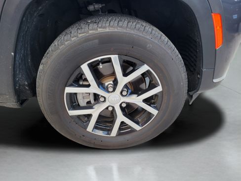 Certified 2024 Jeep Grand Cherokee L Limited RWD image 29