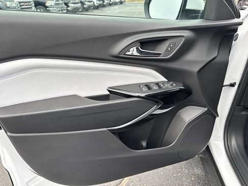 New 2025 Chevrolet Trax LT w/ Driver Confidence Package image 14