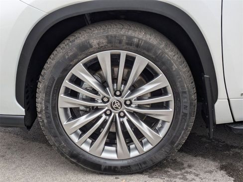 Used 2021 Toyota Highlander Platinum image 10
