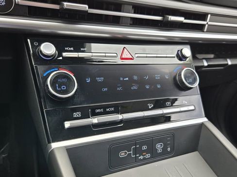 Used 2025 Hyundai Santa Fe SEL image 17