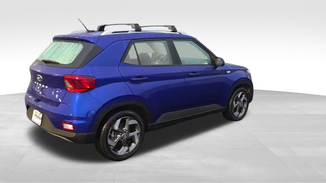 Used 2024 Hyundai Venue SEL FWD image 5