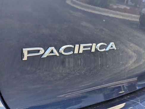 Used 2018 Chrysler Pacifica Touring-L Plus FWD image 10