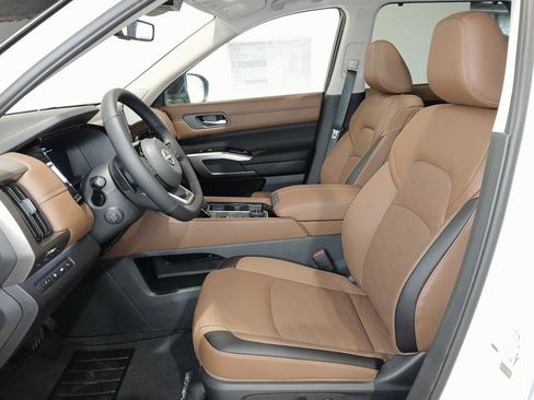 New 2025 Nissan Pathfinder Platinum w/ Lighting Package (N92) image 10