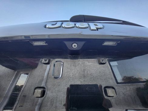 Used 2014 Jeep Grand Cherokee Limited image 25