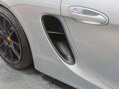 Used 2016 Porsche Boxster Spyder image 26