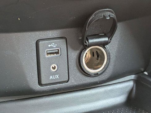 Used 2017 Nissan Rogue SV AWD/4WD image 40