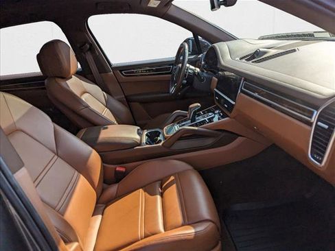Used 2023 Porsche Cayenne S image 22