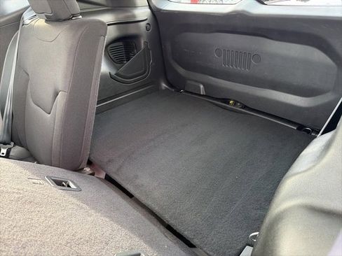 Used 2023 Jeep Renegade Latitude image 31