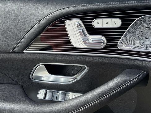 Used 2024 Mercedes-Benz GLS 580 4MATIC image 21