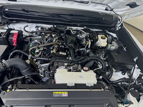 Used 2025 Toyota Tacoma SR5 AWD/4WD image 30