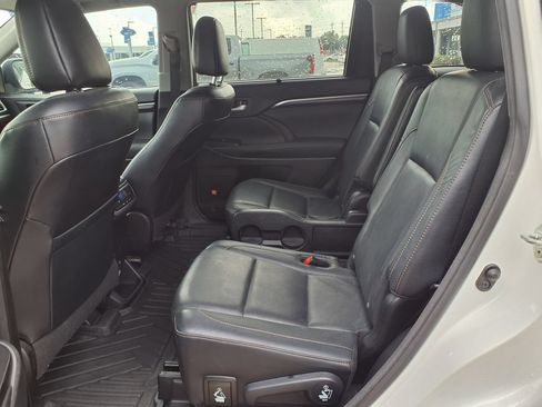 Used 2016 Toyota Highlander Limited w/ Driver Technology Package AWD/4WD image 14