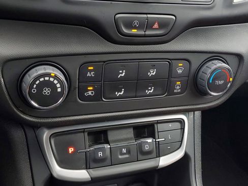 Used 2024 GMC Terrain SLE image 23