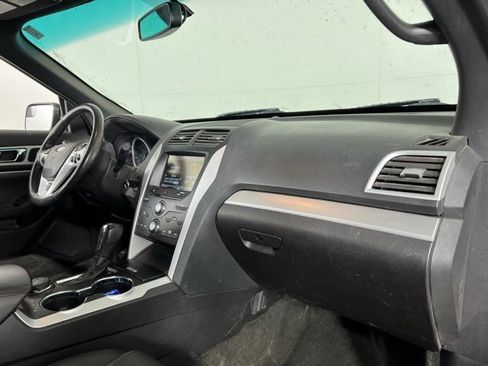 Used 2014 Ford Explorer XLT w/ Equipment Group 202A image 12