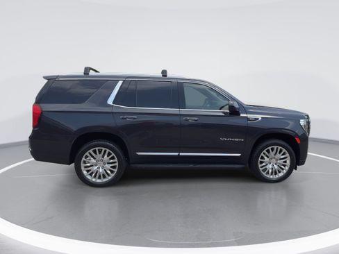 Used 2023 GMC Yukon SLT AWD/4WD image 2