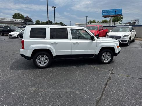 Used 2016 Jeep Patriot Sport w/ Power Value Group FWD image 6