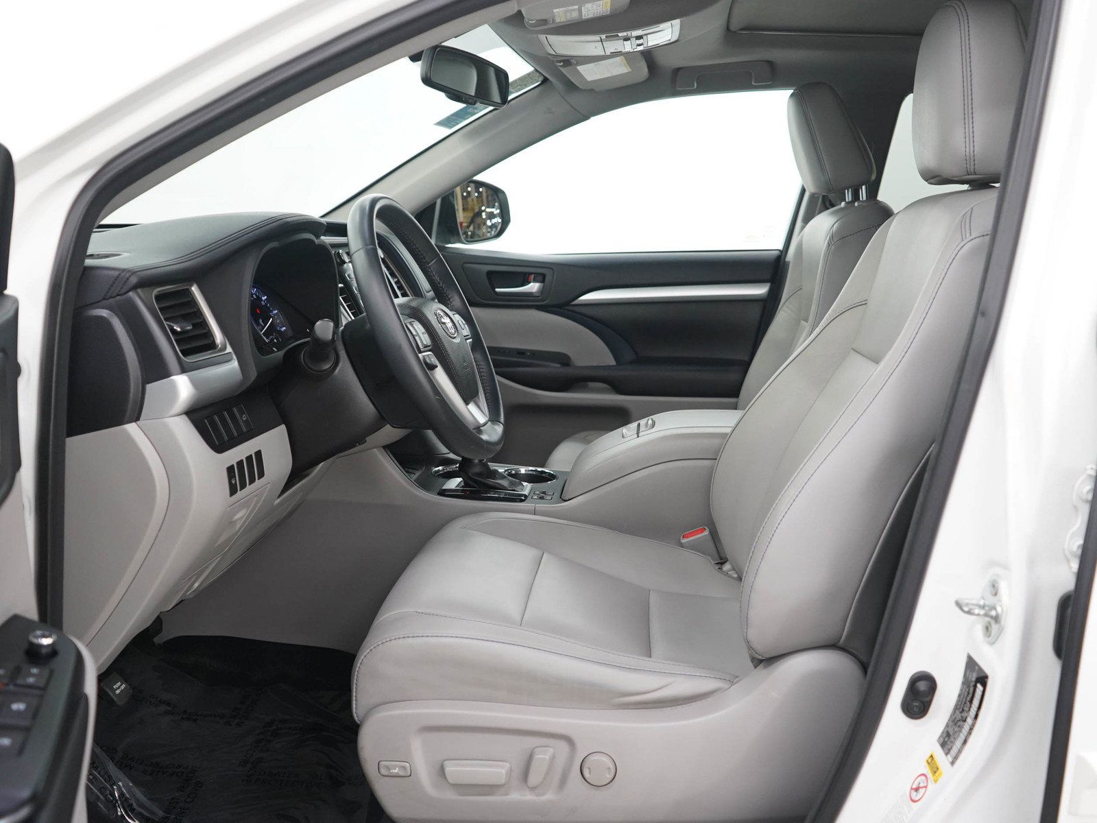 Used 2016 Toyota Highlander XLE w/ Protection Package #3 AWD/4WD image 23