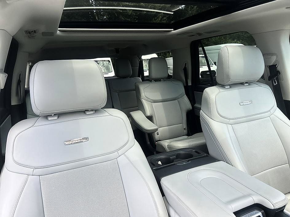 Used 2025 Ford Expedition Max Platinum w/ Driver's Package AWD/4WD image 22