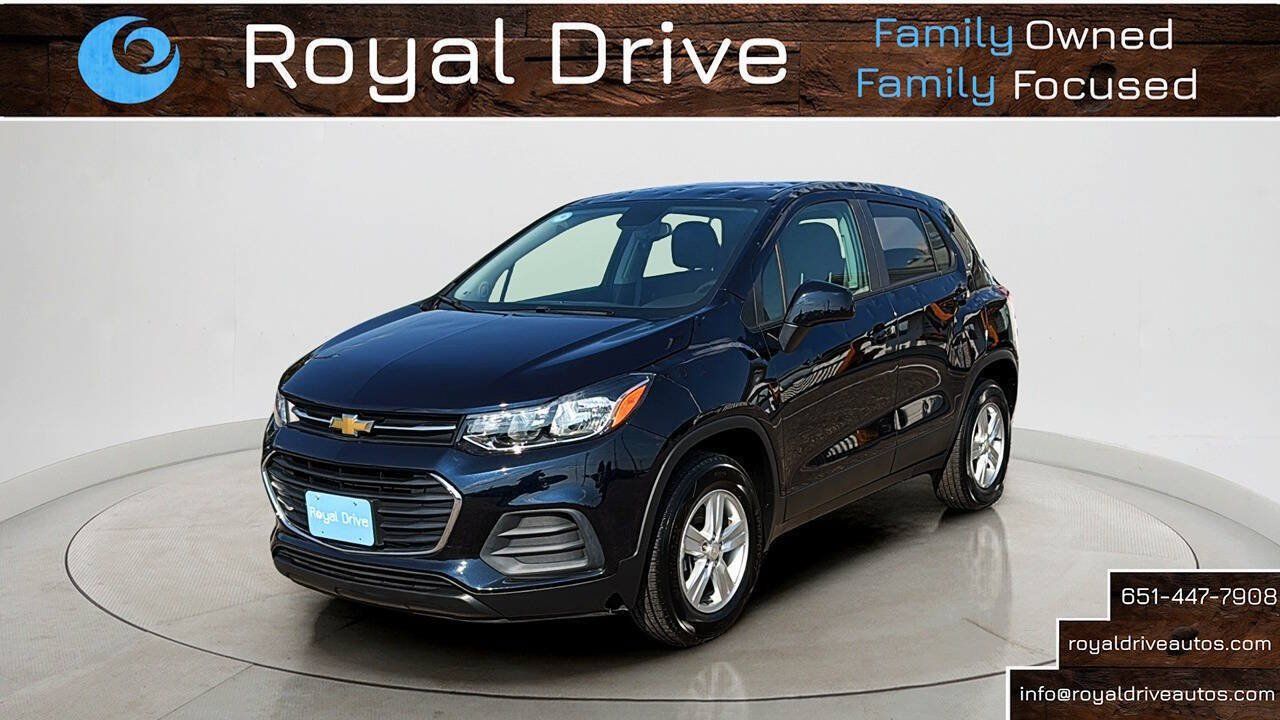Used 2022 Chevrolet Trax LS w/ Tint and Cruise Package AWD/4WD image 1
