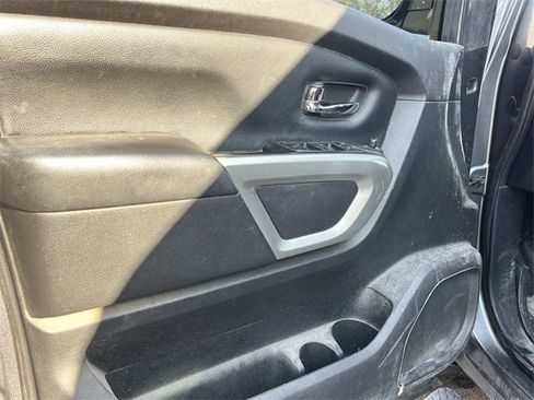 Used 2019 Nissan Titan SV w/ SV Convenience Package image 21