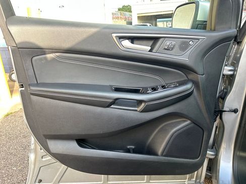 Used 2020 Ford Edge Titanium image 9