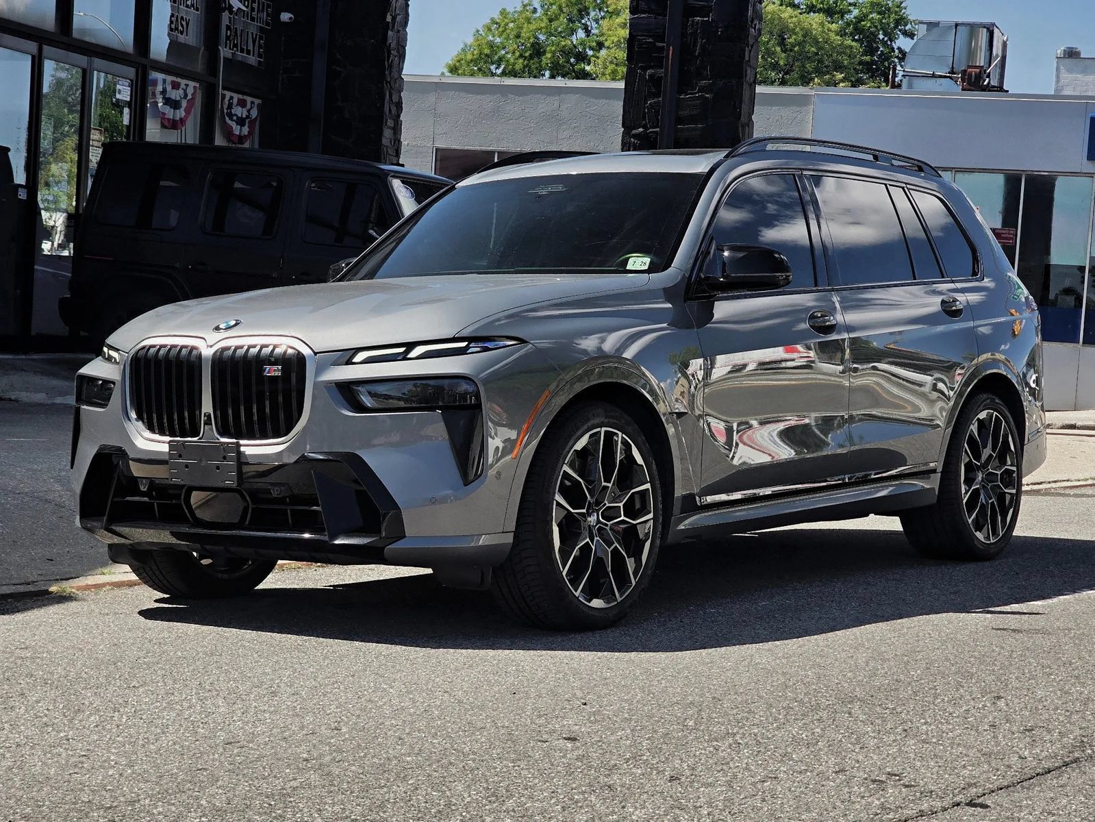 Used 2024 BMW X7 M60i w/ Executive Package AWD/4WD image 5