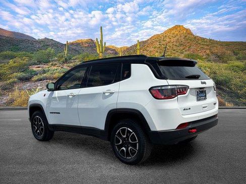 Used 2025 Jeep Compass Trailhawk AWD/4WD image 6