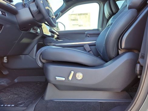 New 2025 Lincoln Navigator L Reserve w/ Jet Appearance Package image 18