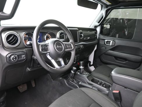 Used 2023 Jeep Gladiator Overland image 19