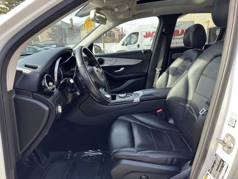 Used 2019 Mercedes-Benz GLC 300 image 18
