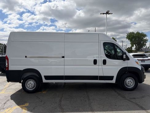 Used 2025 RAM ProMaster 2500 w/ Convenience Group FWD image 8