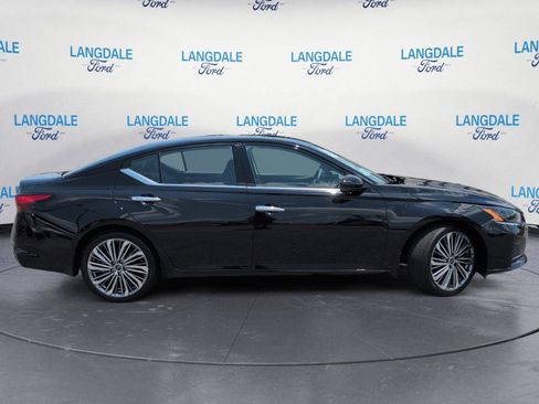 Used 2025 Nissan Altima 2.5 SL FWD image 3