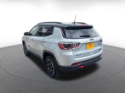 Used 2025 Jeep Compass Trailhawk AWD/4WD image 12