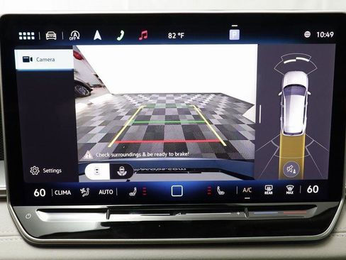 New 2025 Volkswagen Tiguan SE image 10