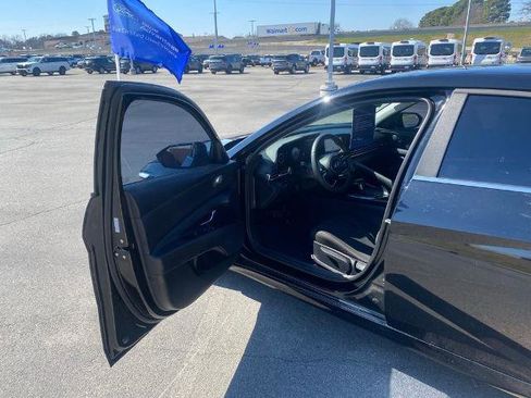 Used 2024 Hyundai Elantra SEL w/ Convenience Package image 10