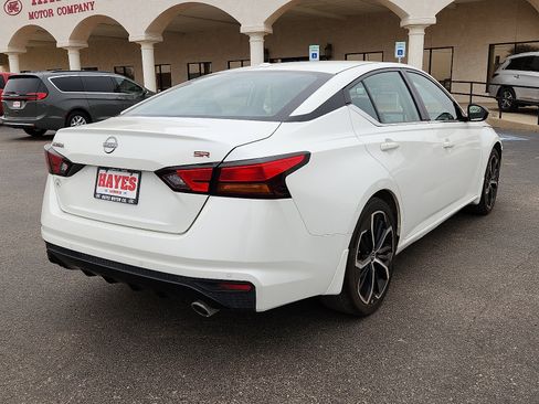 Used 2024 Nissan Altima 2.5 SR FWD image 4