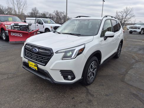 Used 2022 Subaru Forester Premium image 4