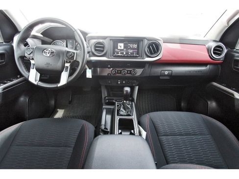 Used 2019 Toyota Tacoma SR5 RWD image 11