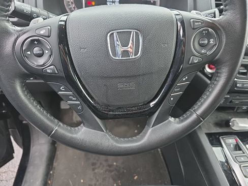 Used 2017 Honda Pilot Touring image 4