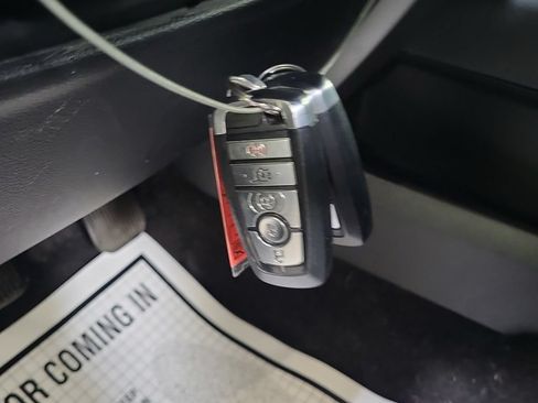 Used 2018 Ford Expedition XLT w/ Equipment Group 202A AWD/4WD image 12
