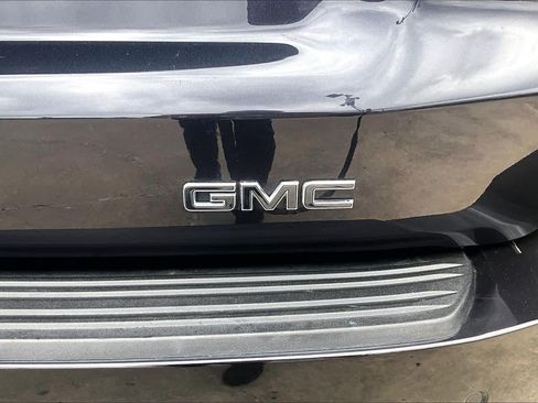 Used 2025 GMC Yukon Denali Ultimate w/ LPO, Floor Liner Package AWD/4WD image 10