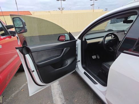 Used 2022 Tesla Model Y Performance AWD/4WD image 4
