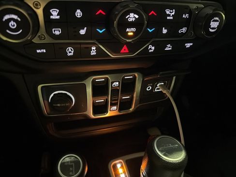 Used 2020 Jeep Gladiator Sport w/ Quick Order Package 24S image 13