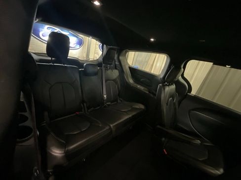 Used 2025 Chrysler Pacifica Select FWD image 15