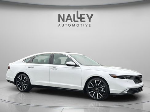 Used 2024 Honda Accord Touring image 7