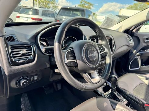 Used 2018 Jeep Compass Latitude w/ Popular Equipment Group AWD/4WD image 22