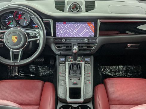Certified 2021 Porsche Macan AWD/4WD image 19