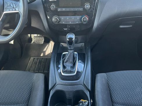 Used 2017 Nissan Rogue Sport S image 12